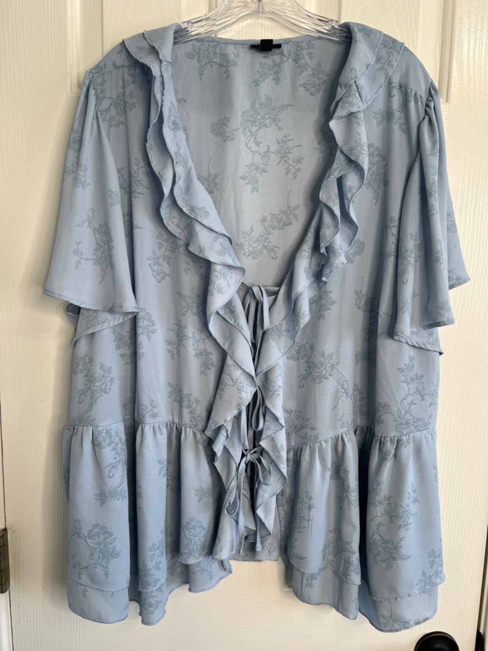 Torrid blue toile ruffle blouse with ties size 4X - Picture 3 of 11